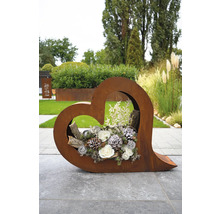Herzförmige Gartendekoration aus Metall mit Blumenarrangement