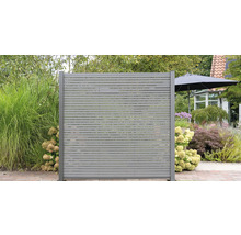 Gartenszene mit Sichtschutzzaun aus Aluminium