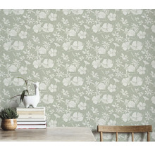 Mur avec papier peint fleuri de style vintage