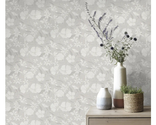 Papier peint à motif floral dans un intérieur
