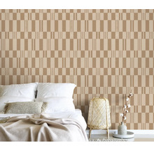 Chambre à coucher avec papier peint géométrique, lit, lampe et décoration
