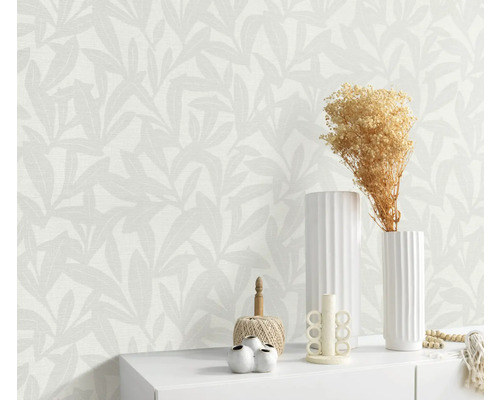 Pièce décorative avec papier peint intissé et motif de feuilles.