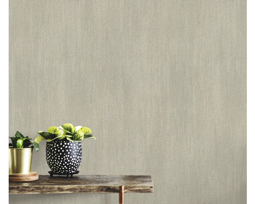 Papier peint intissé beige aspect textile sur un mur