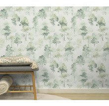Papier peint avec motif d'arbres sur un mur