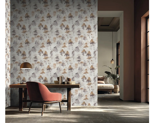 Aménagement d'une pièce avec un papier peint à motifs d'arbres, un bureau et une chaise