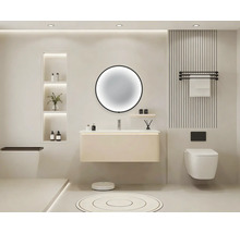 Modernes Badezimmer mit rundem Spiegel, Waschtisch, Toilette und Handtuchhalter