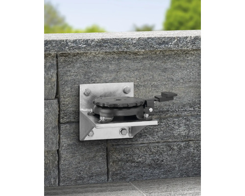 Befestigungselement für Mauerelemente an einer Steinmauer