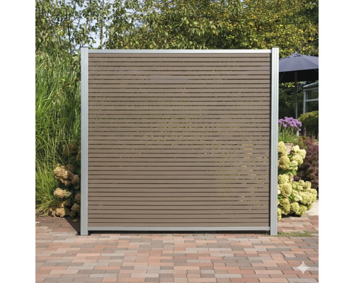 Sichtschutzelement mit horizontalen Lamellen für den Garten