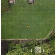 Vue de dessus d'une pelouse avec un robot tondeuse et les motifs de tonte