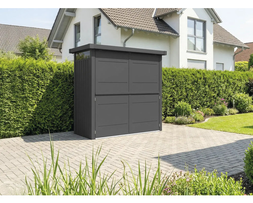 Metall Geräteschrank mit vier Türen im Garten