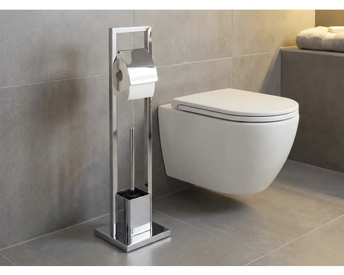 Toilettes avec porte-papier toilette autoportant et brosse de toilette dans la salle de bains