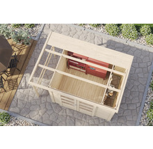 Vue de dessus d'une cuisine d'été en construction brute avec poutres en bois, kitchenette et terrasse en pierre