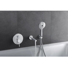 Robinet de baignoire avec douchette dans une salle de bains