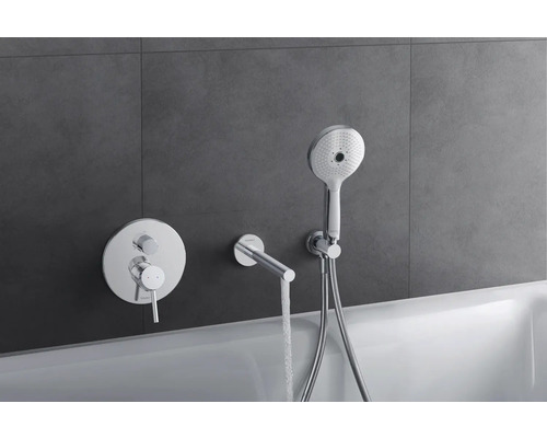 Robinet de baignoire avec douchette dans une salle de bains