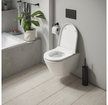 Wandhängendes WC mit offenem Spülrand im Badezimmer