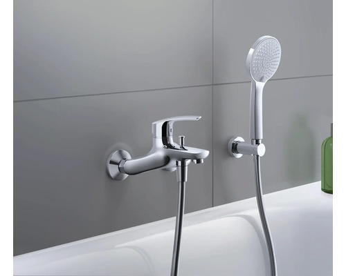 Robinet de baignoire avec douchette à main fixé au mur