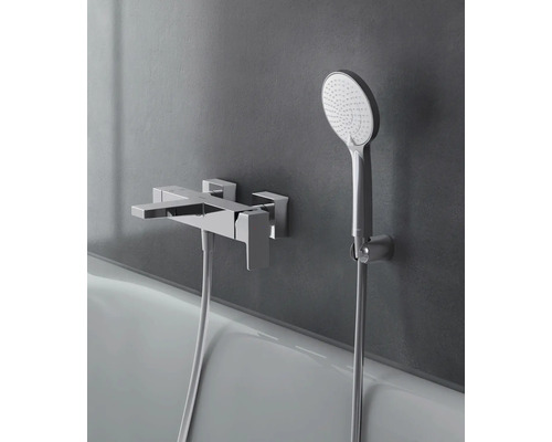 Aufputz-Badarmatur mit Handbrause und Brauseschlauch