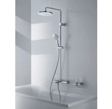 Système de douche avec douche de tête et douchette au-dessus d'une baignoire