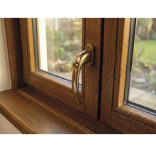 Holzfenster mit Fenstergriff