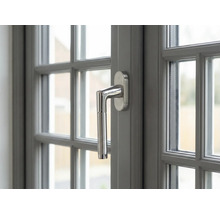 Gros plan d'une fenêtre avec poignée de fenêtre