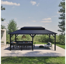Gartenpavillon mit Esstisch, Stühlen und Sitzgelegenheit im Außenbereich