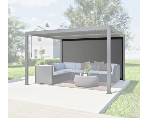 Pergola mit Lounge-Möbeln und Sichtschutz im Garten