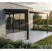 Moderne Terrassenüberdachung aus Metall mit Gartenblick