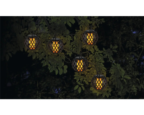 Guirlande lumineuse avec effet de flamme pour éclairage de jardin sur un arbre