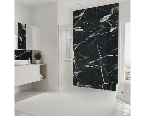 Salle de bains moderne avec mur en marbre noir, cabine de douche et meuble-lavabo