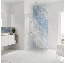 Salle de bains moderne avec douche, lavabo et mur en marbre bleu