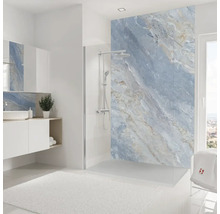 Salle de bains moderne avec revêtement mural en marbre, douche et lavabo