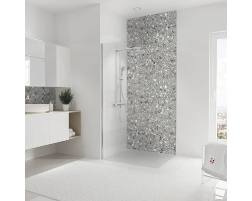 Salle de bains lumineuse avec lavabo, douche et carrelage gris aspect pierre