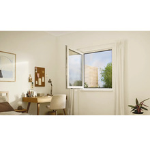 Pièce lumineuse avec fenêtre oscillo-battante, bureau et décoration