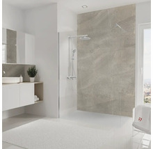 Helles Badezimmer mit Dusche, Waschbecken und Spiegel