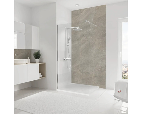 Helles Badezimmer mit Duschabtrennung, Waschbeckenunterschrank und weißem Teppich