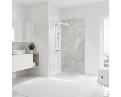 Salle de bains moderne avec paroi de douche, lavabo et miroir