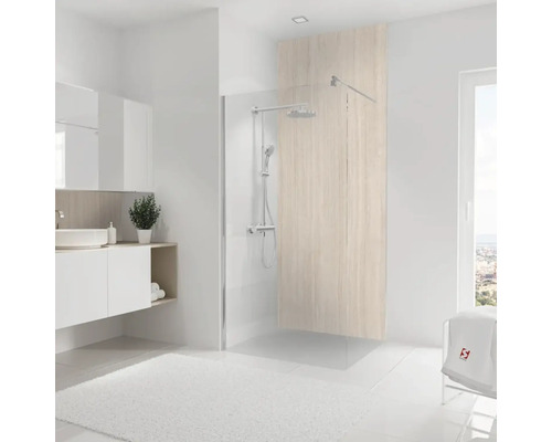 Salle de bain moderne avec paroi de douche, lavabo et tapis de bain