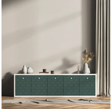 Séjour avec buffet, décoration et rideaux