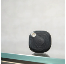 Traceur Bluetooth noir avec motif ondulé et ouverture ronde pour la fixation.