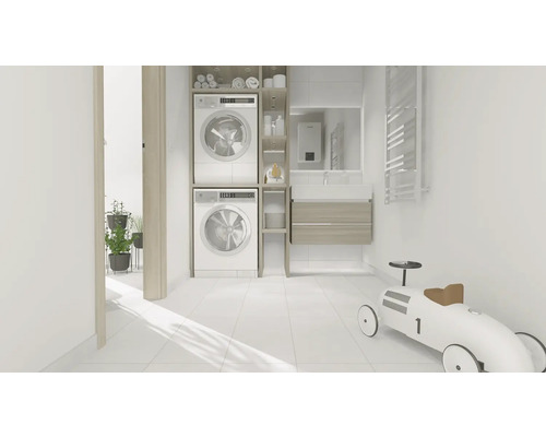 Buanderie claire avec lave-linge, sèche-linge et meubles de salle de bains.