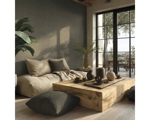 Salon avec canapé, table basse en bois et plante d'intérieur