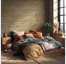 Chambre à coucher avec lit, coussins et décoration murale pour une ambiance chaleureuse