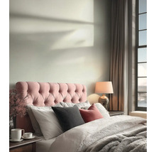 Modernes Schlafzimmer mit rosa gestepptem Kopfteil, grauer Bettwäsche und heller Wandfarbe.