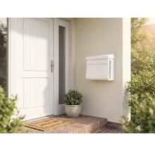 Espace d'entrée avec porte d'entrée, boîte aux lettres et paillasson