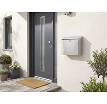 Porte d'entrée avec boîte aux lettres sur un mur de maison