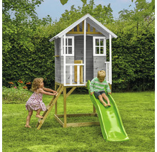 Cabane de jeu avec toboggan et échelle pour enfants dans le jardin