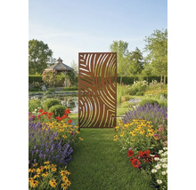 Paravent de jardin décoratif en métal avec motif de feuilles dans un jardin