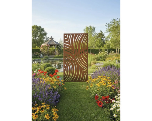 Paravent de jardin décoratif en métal avec motif de feuilles dans un jardin