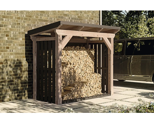 Abri à bois en bois avec bois de chauffage