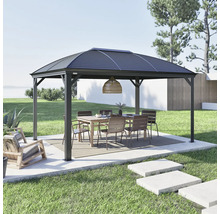 Pavillon de jardin avec table et chaises sur une terrasse dans le jardin